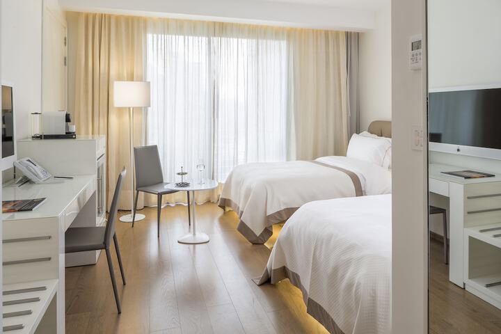 Room 4 of 47