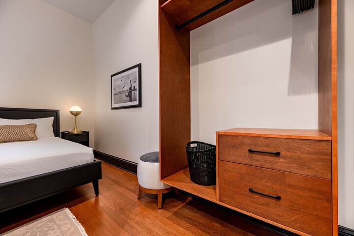 Room 46 of 341