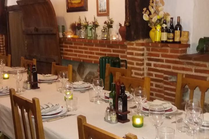 Dining 16 of 31