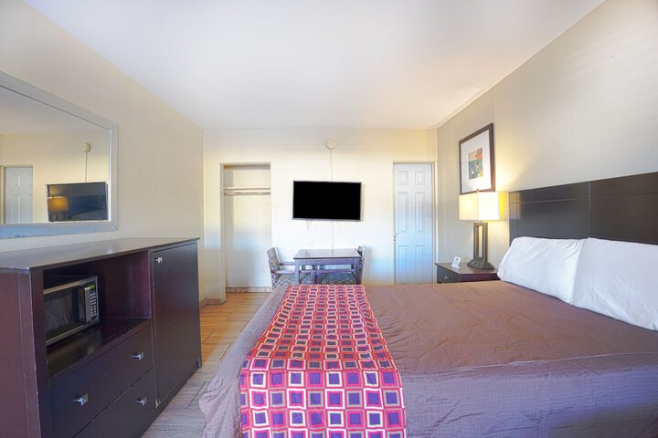 1 King Bed with Kitchenette (46 of 68)