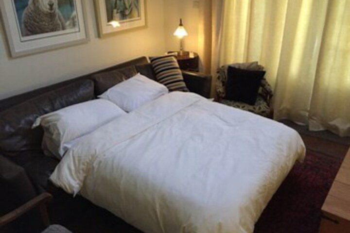 Room 11 of 28