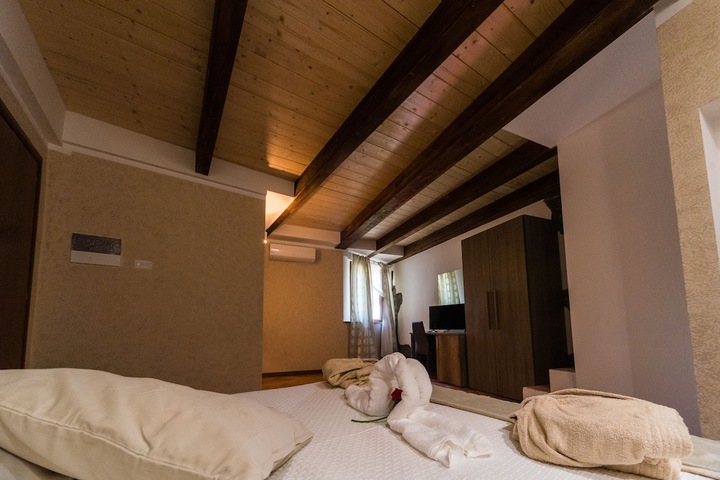 Room 15 of 38