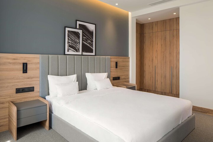 Room 33 of 92