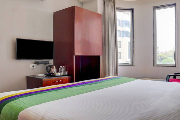 Room 8 of 33