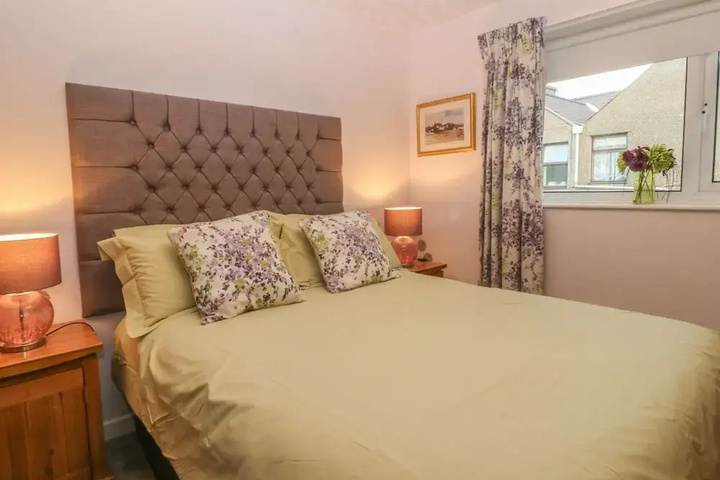Room 4 of 13