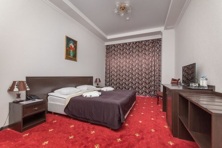 Room 4 of 98