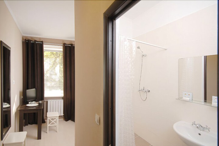 Room 12 of 68