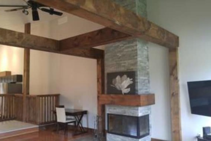 7 Bed Blue Mountain Tyrolean Chalet with Hot Tub 35L in The Blue Mountains, ON