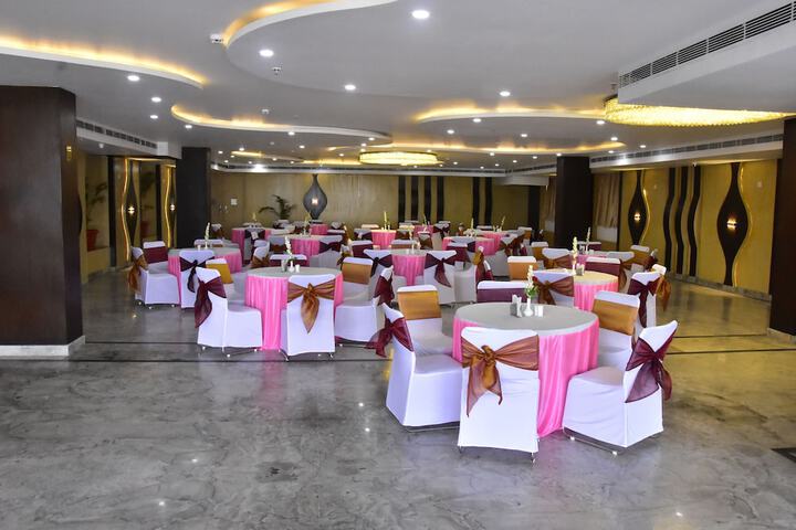 Ballroom/Hall 15 of 23