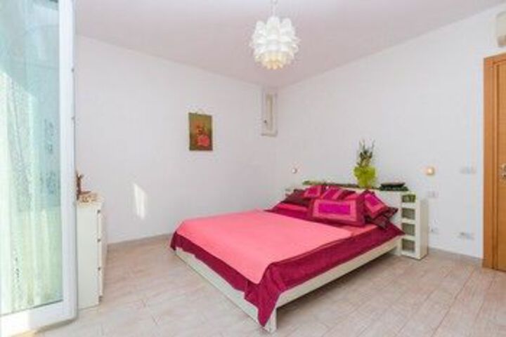 Room 8 of 29
