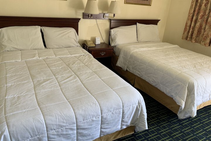 2 Double Beds (8 of 12)