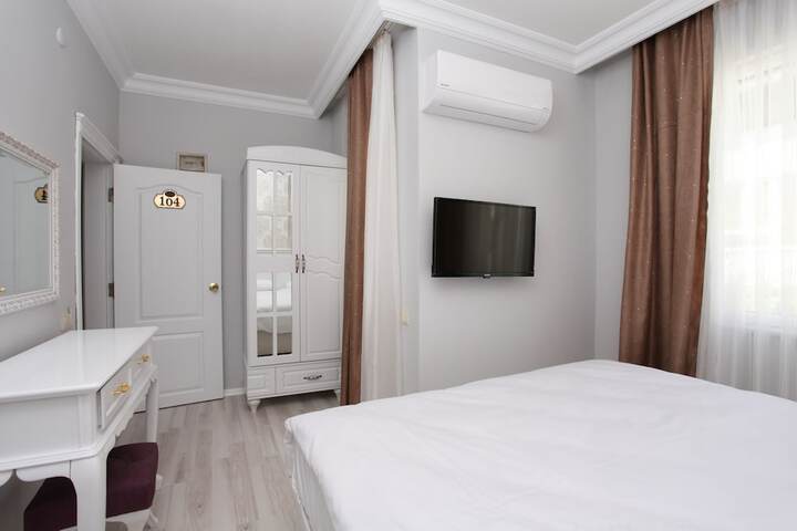 Room 3 of 27