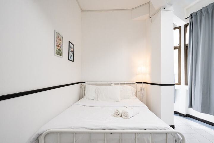 Room 13 of 22