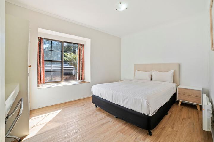 Room 4 of 62