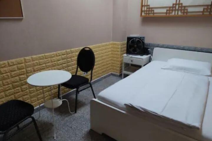 Room 4 of 17