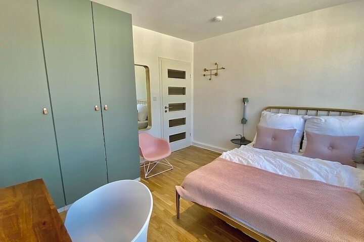 Room 12 of 33