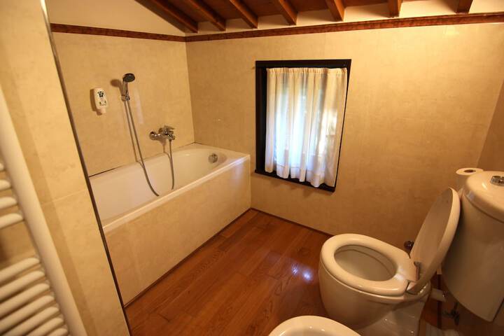 Room 100 of 175