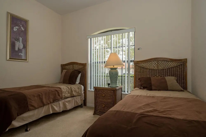 Room 4 of 16