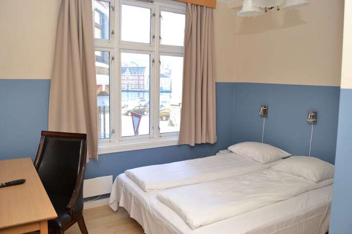 Room 7 of 17