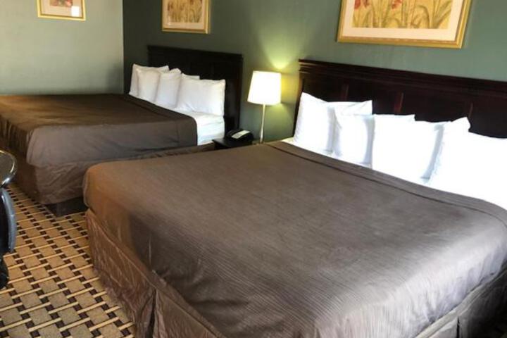 1 King Bed (1 of 11)