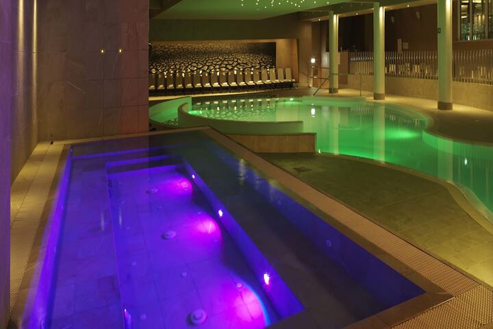 Pools & Facilities
