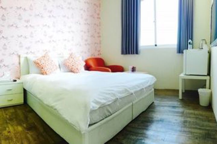 Room 17 of 24