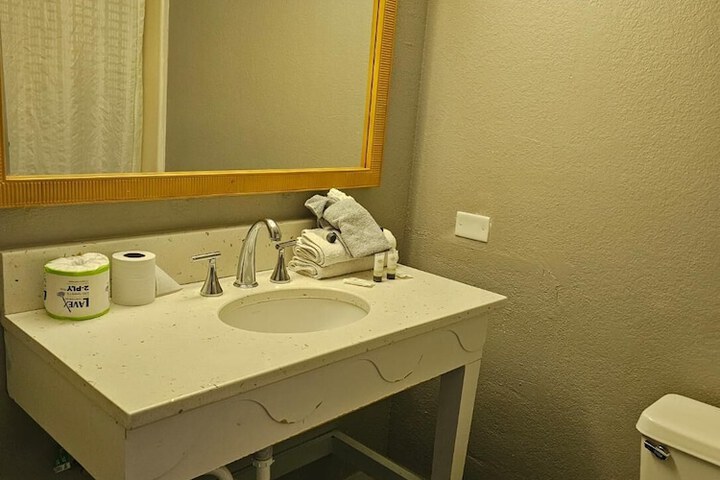 Room 44 of 75