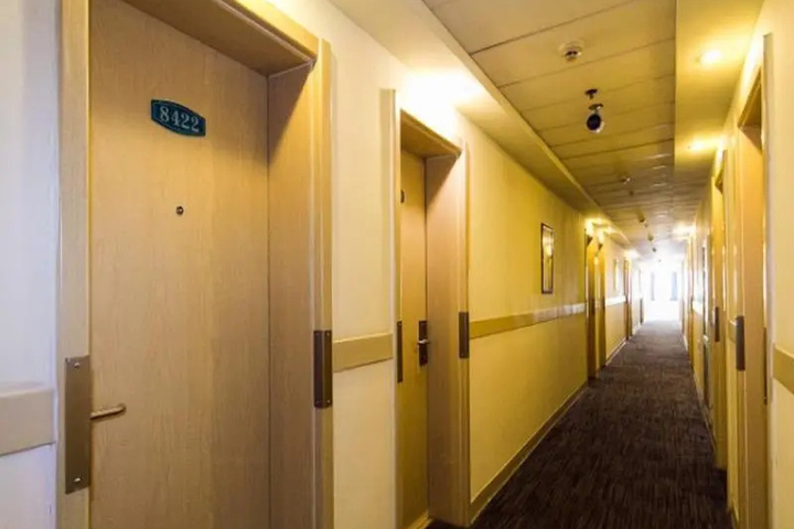 Room 9 of 11