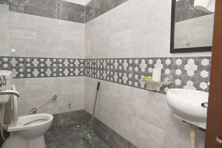Room 10 of 15