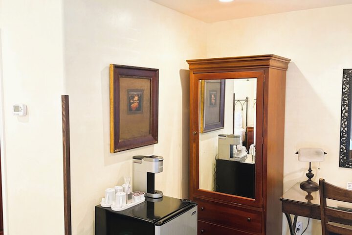 Room 32 of 81