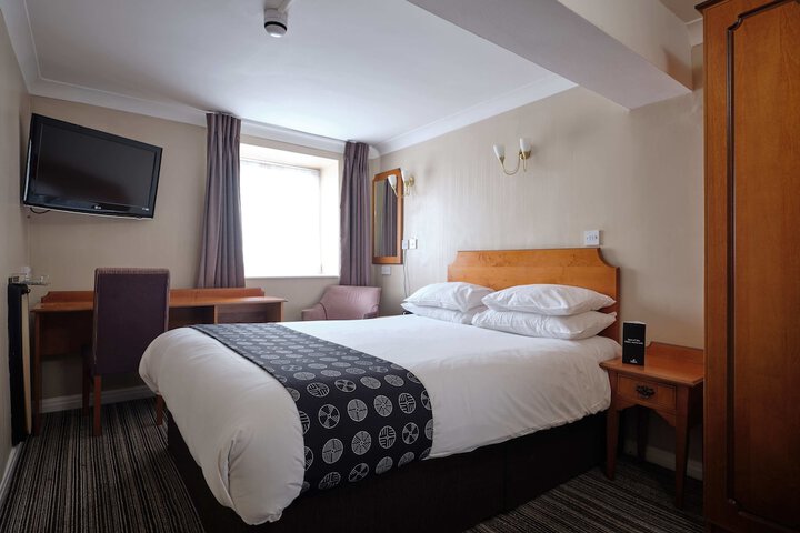 Room 10 of 33