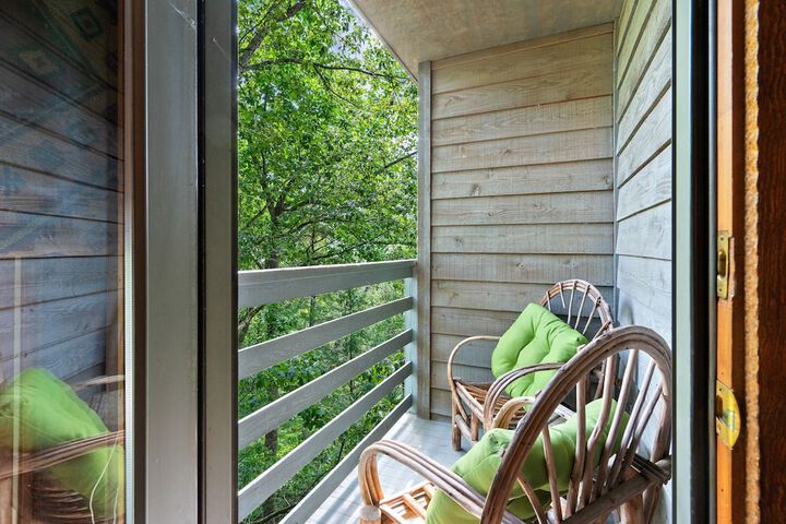 Snug Hug Queen Suite with Fireplace (112 of 131)