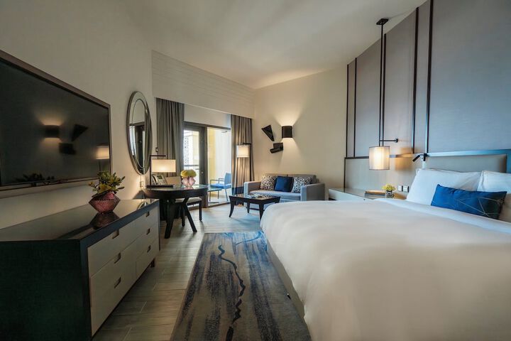 Room 26 of 211