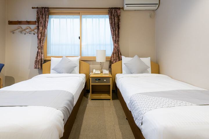 Room 10 of 20