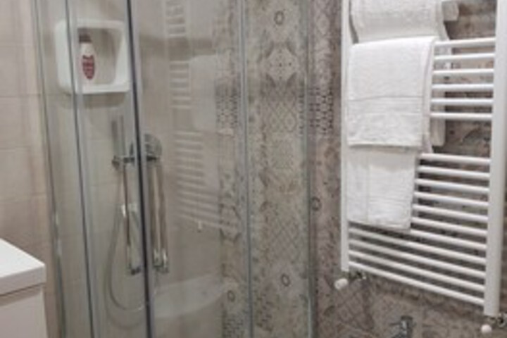 Room 4 of 17
