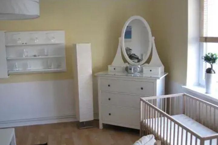Room 8 of 12