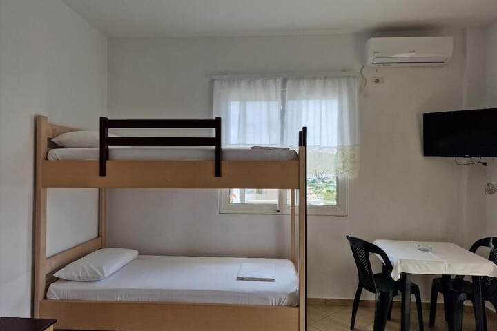 Room 2 of 68