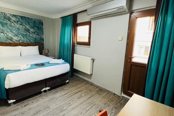 Room 13 of 28