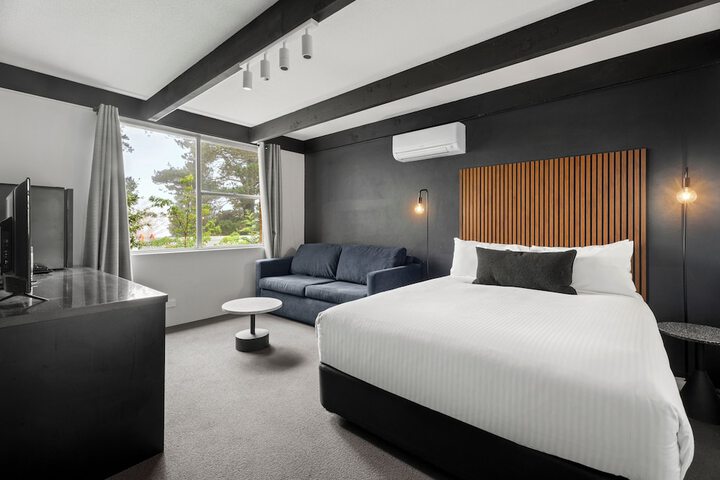 Room 2 of 43