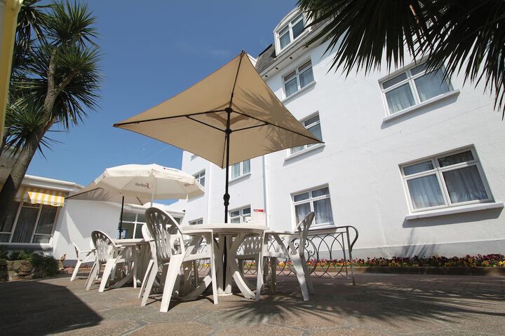 Hotel Exterior 40 of 40