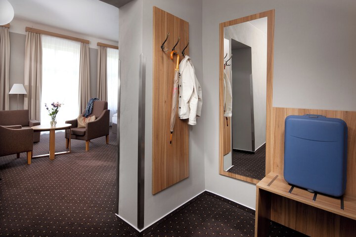 Room 14 of 48