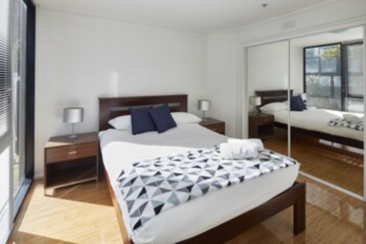 Room 9 of 12