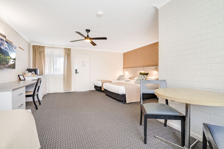 Room 15 of 53