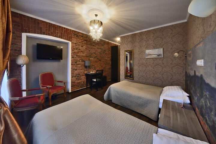 Room 16 of 43