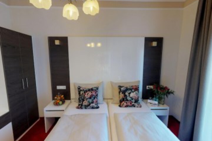Room 17 of 36