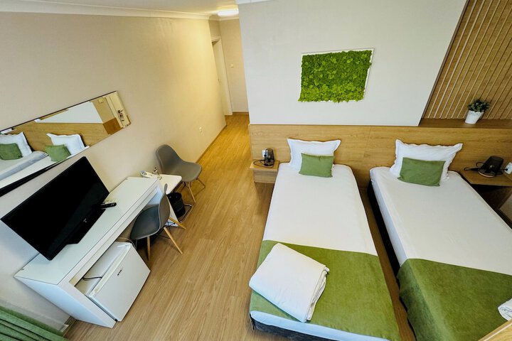 Room 49 of 102