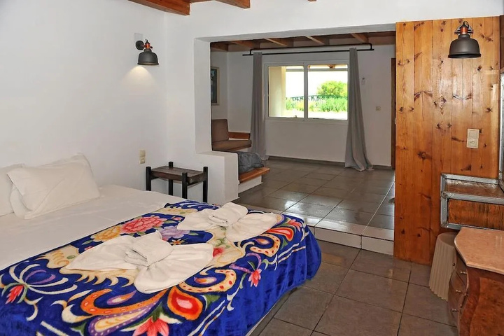 Room 4 of 20