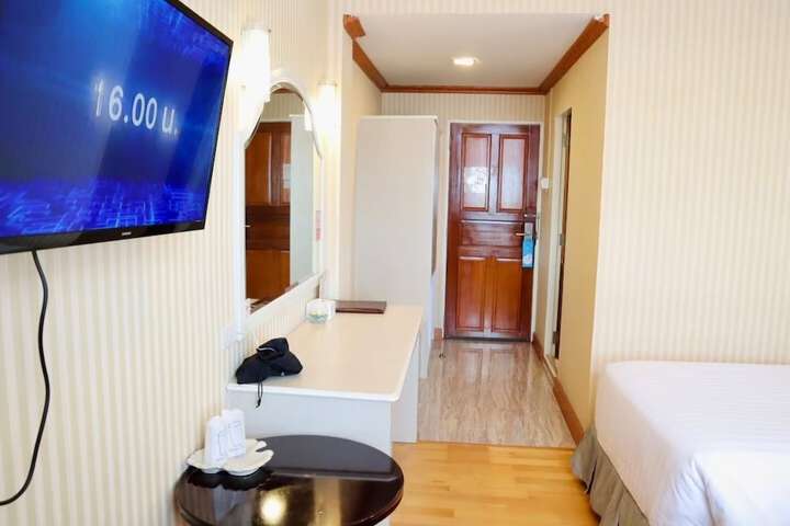 Room 9 of 41