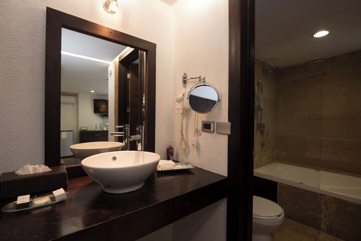 Room 52 of 75