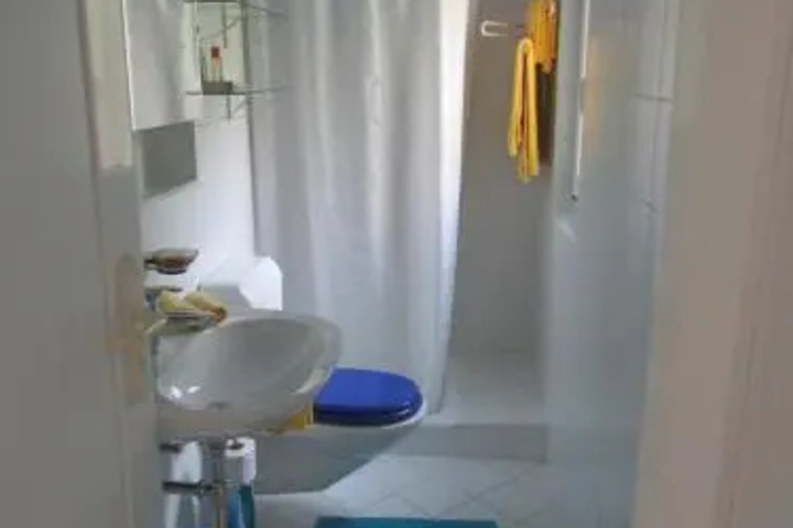 Room 5 of 15